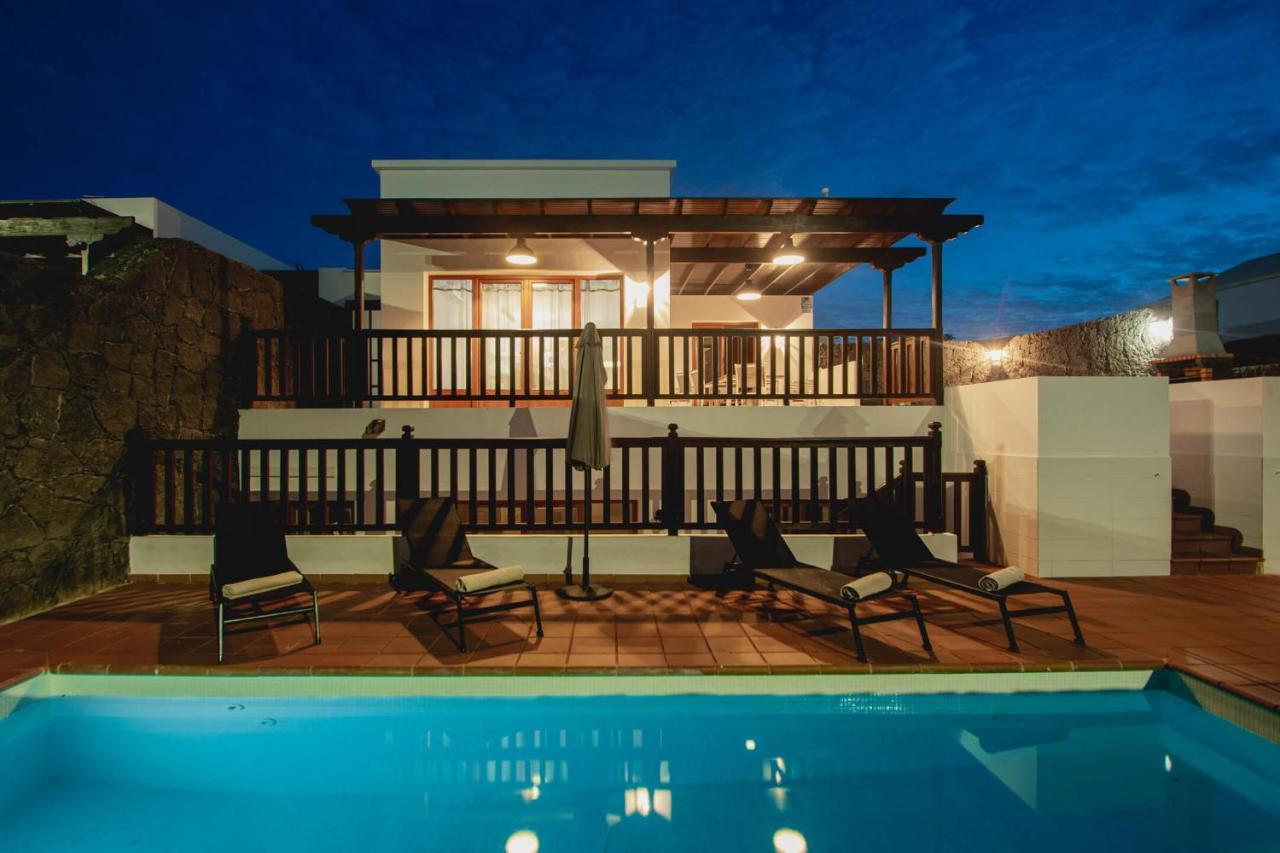 Stylish 6 Bedroom Villa Princesa - Hot Tub - Heated Pool - Near Beach & Waterparks Playa Blanca  Exterior photo